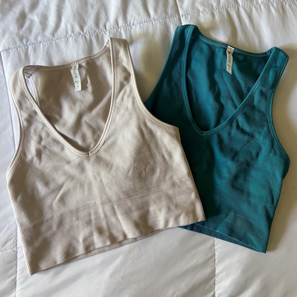 Athleta aurora tanks size small